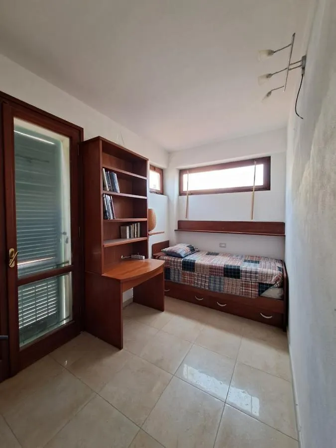 Apartment Appartamento Perla - Terrazza Fronte Mare E Aria Condizionata Marina di Campo Italy