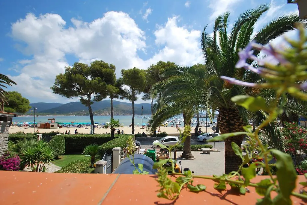 Lägenhet Appartamento Perla - Terrazza Fronte Mare E Aria Condizionata Marina di Campo